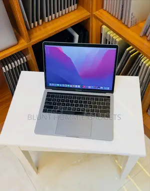 Laptop Apple MacBook Pro 2017 8GB Intel Core i7 SSD 1T
