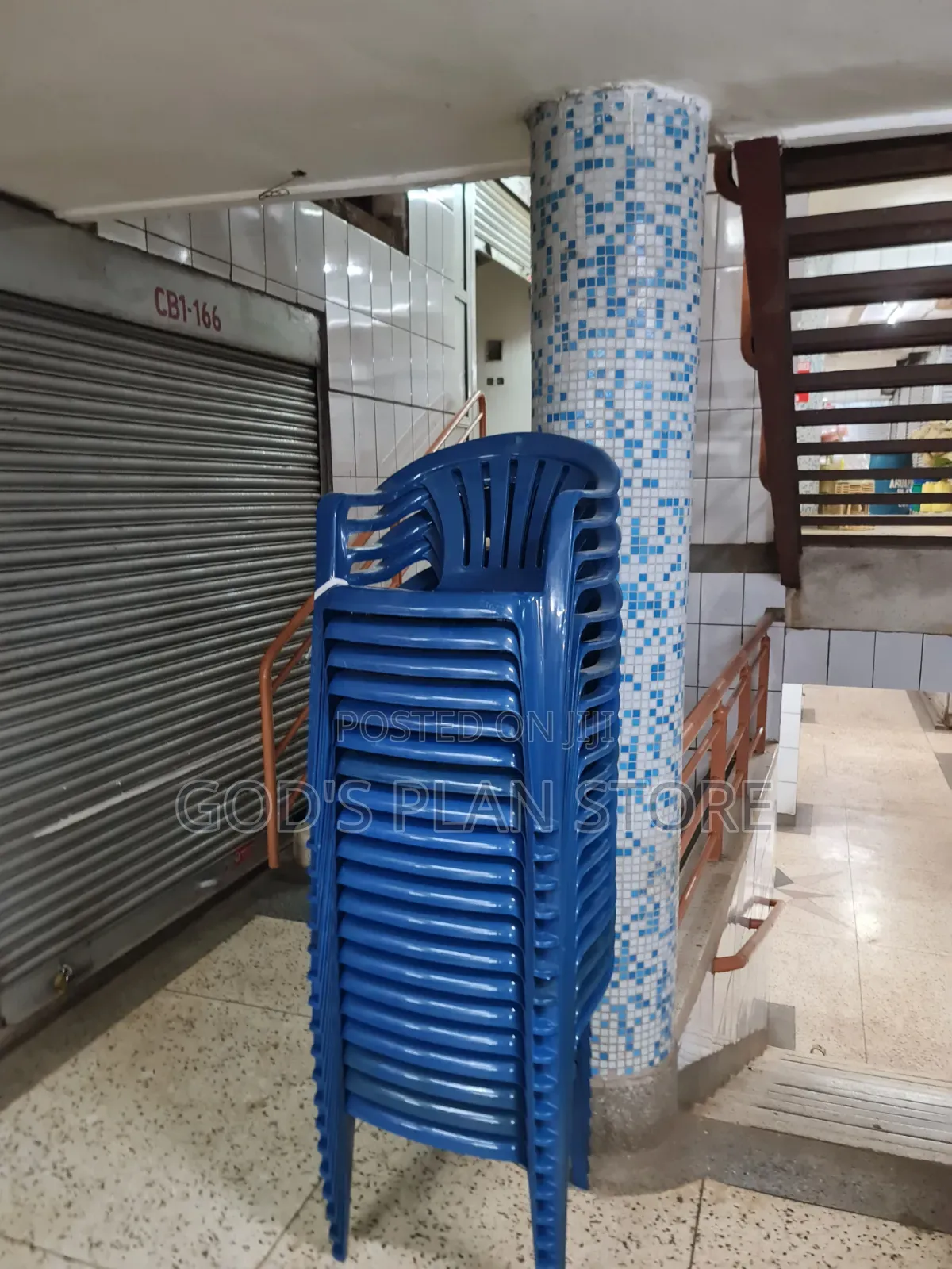 Easy to Clean Heavy Duty Stackable Blue Armrest Plastic Chairs