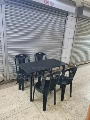Minimalist Synthetic Dining Plastic Chairs and Wooden Foldable Table
