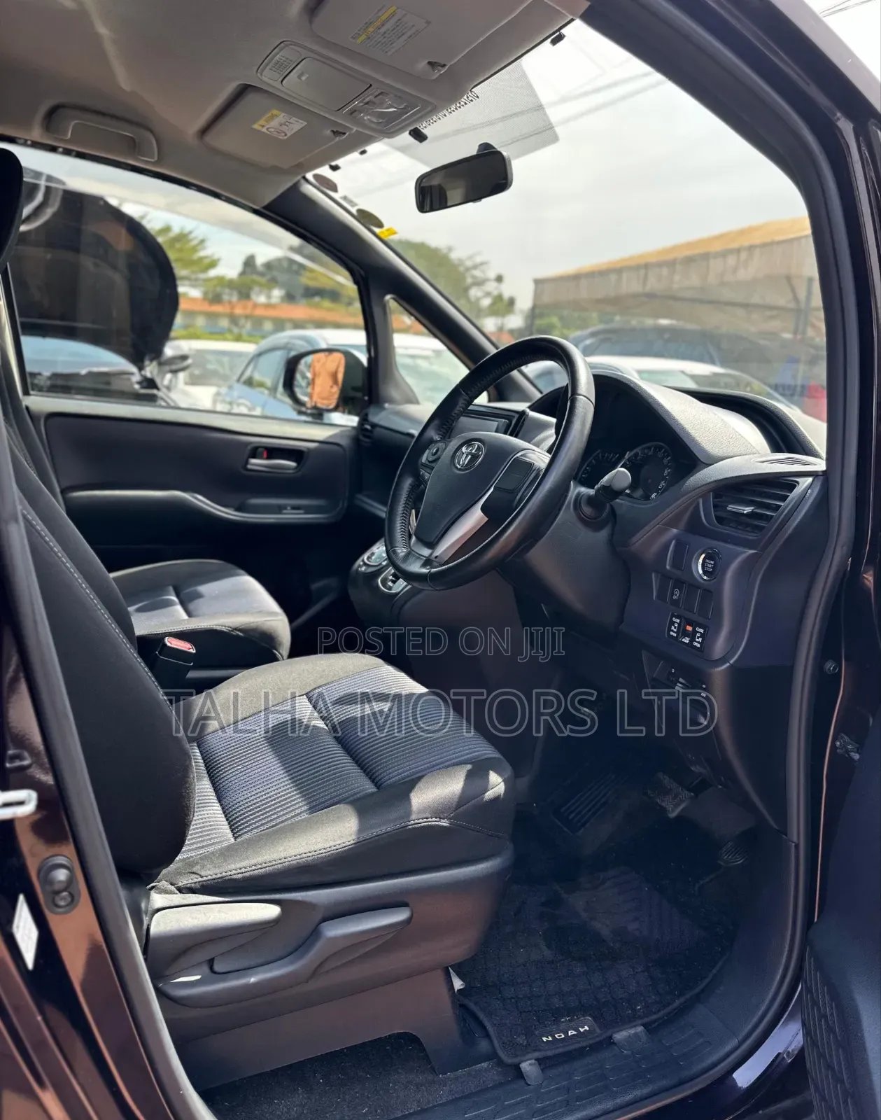 Toyota Noah 2014 Purple
