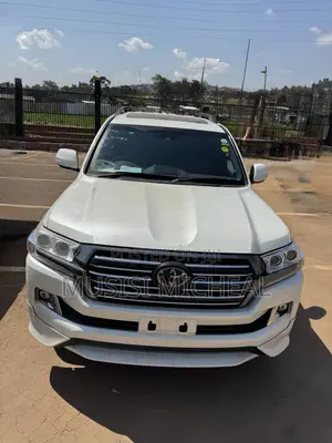 Toyota Land Cruiser 4.6 V8 ZX 2017 White