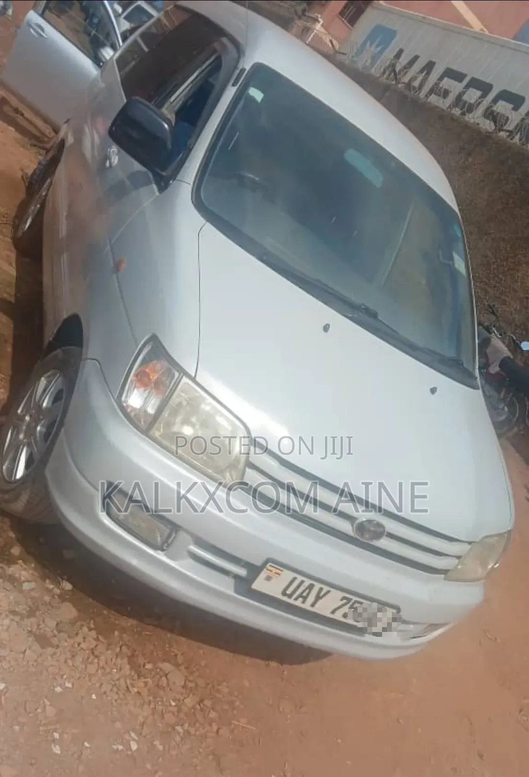 Toyota Noah 2001 White