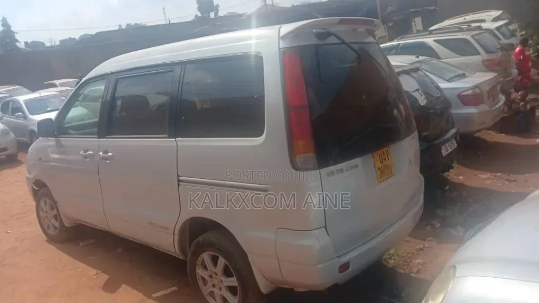 Toyota Noah 2001 White