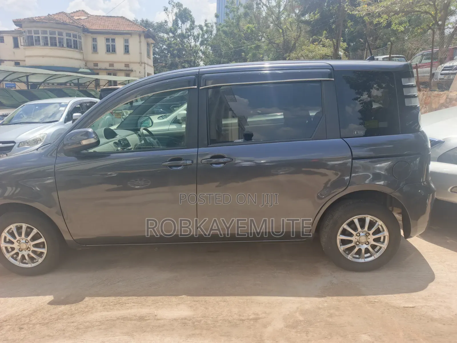 Toyota Sienta 2009 Gray