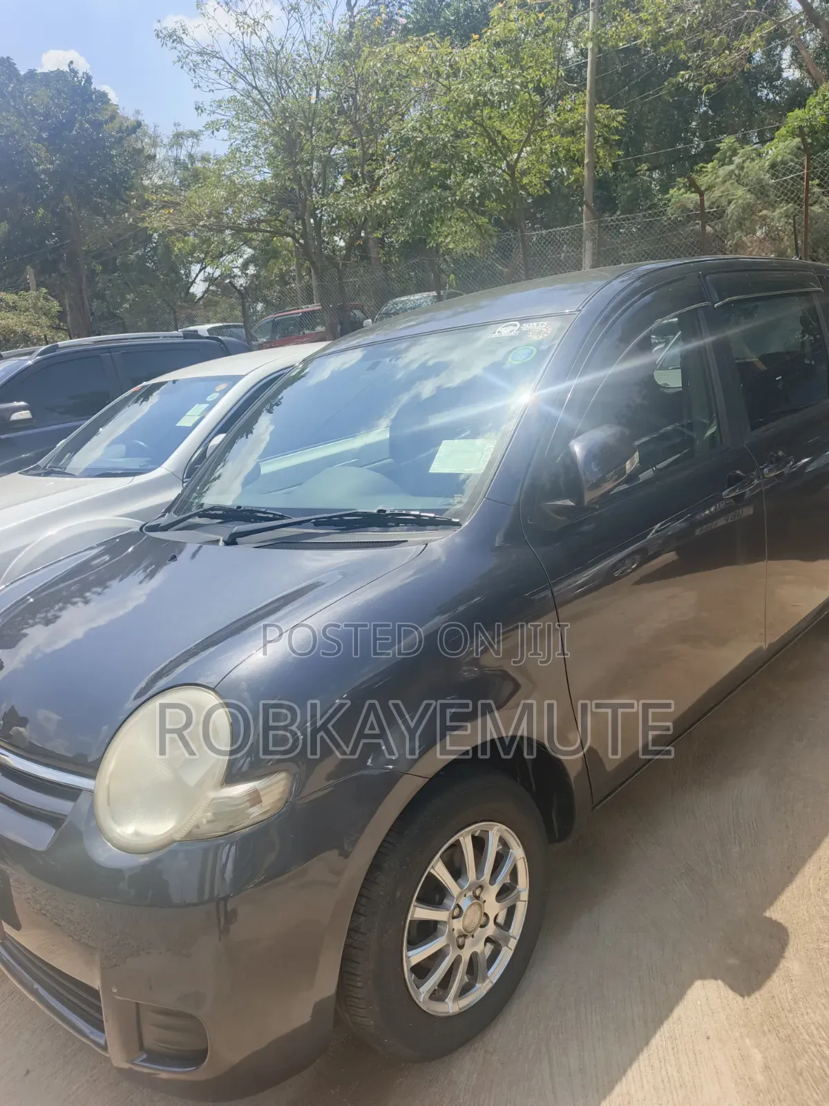 Toyota Sienta 2009 Gray