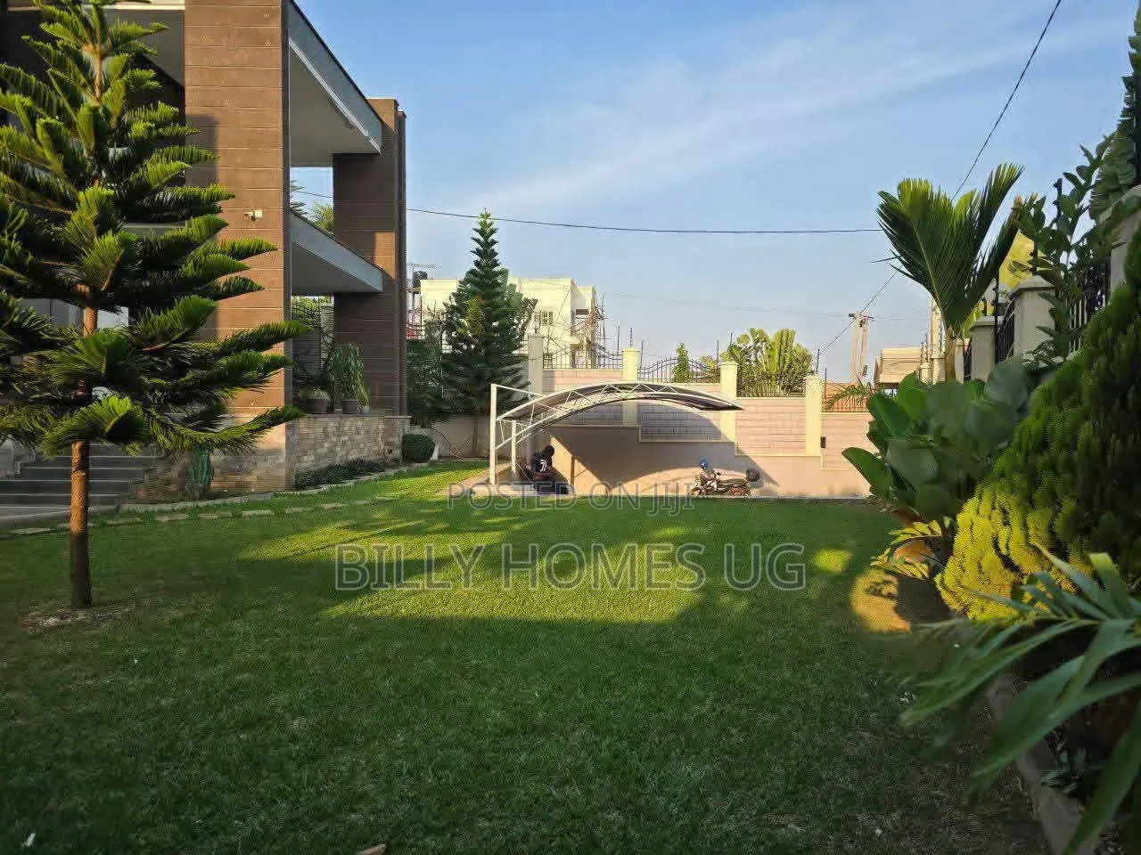5bdrm Mansion in Ssisa for sale