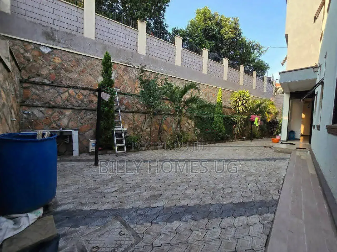 5bdrm Mansion in Ssisa for sale