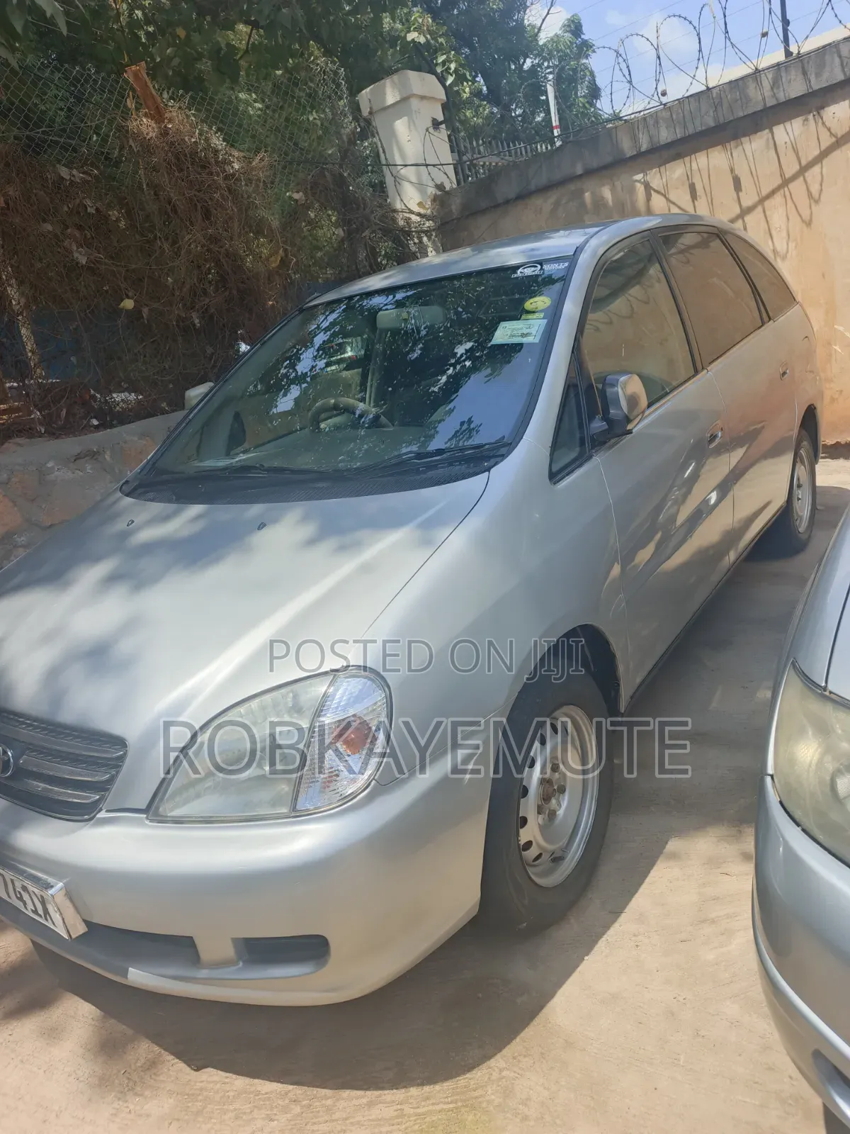 Toyota Nadia 2000 Silver