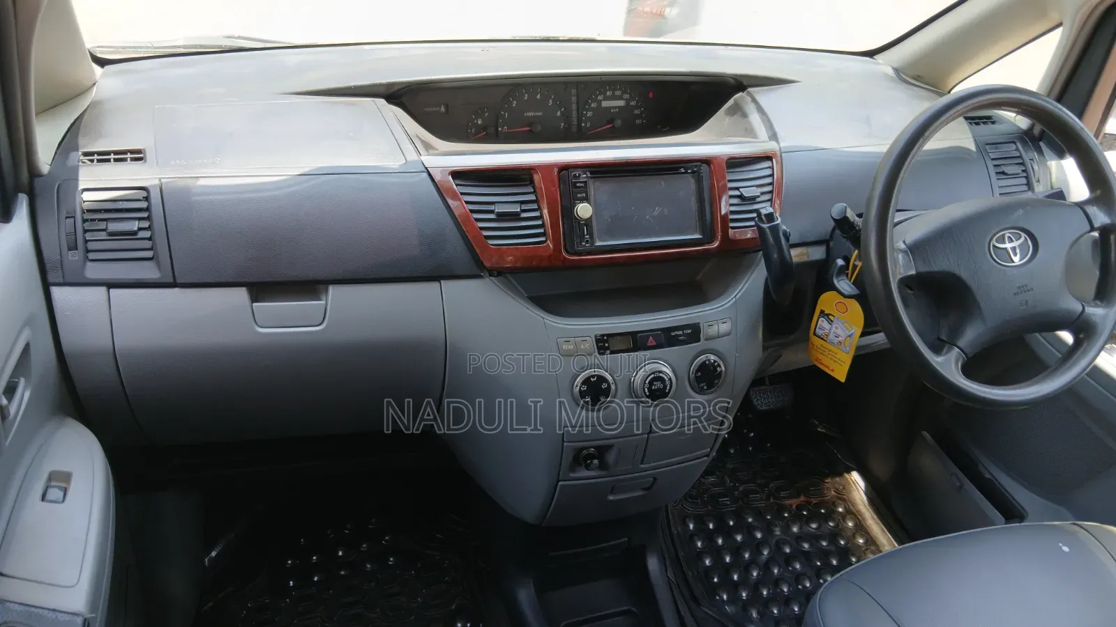Toyota Noah 2004 Silver