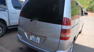 Toyota Noah 2004 Silver