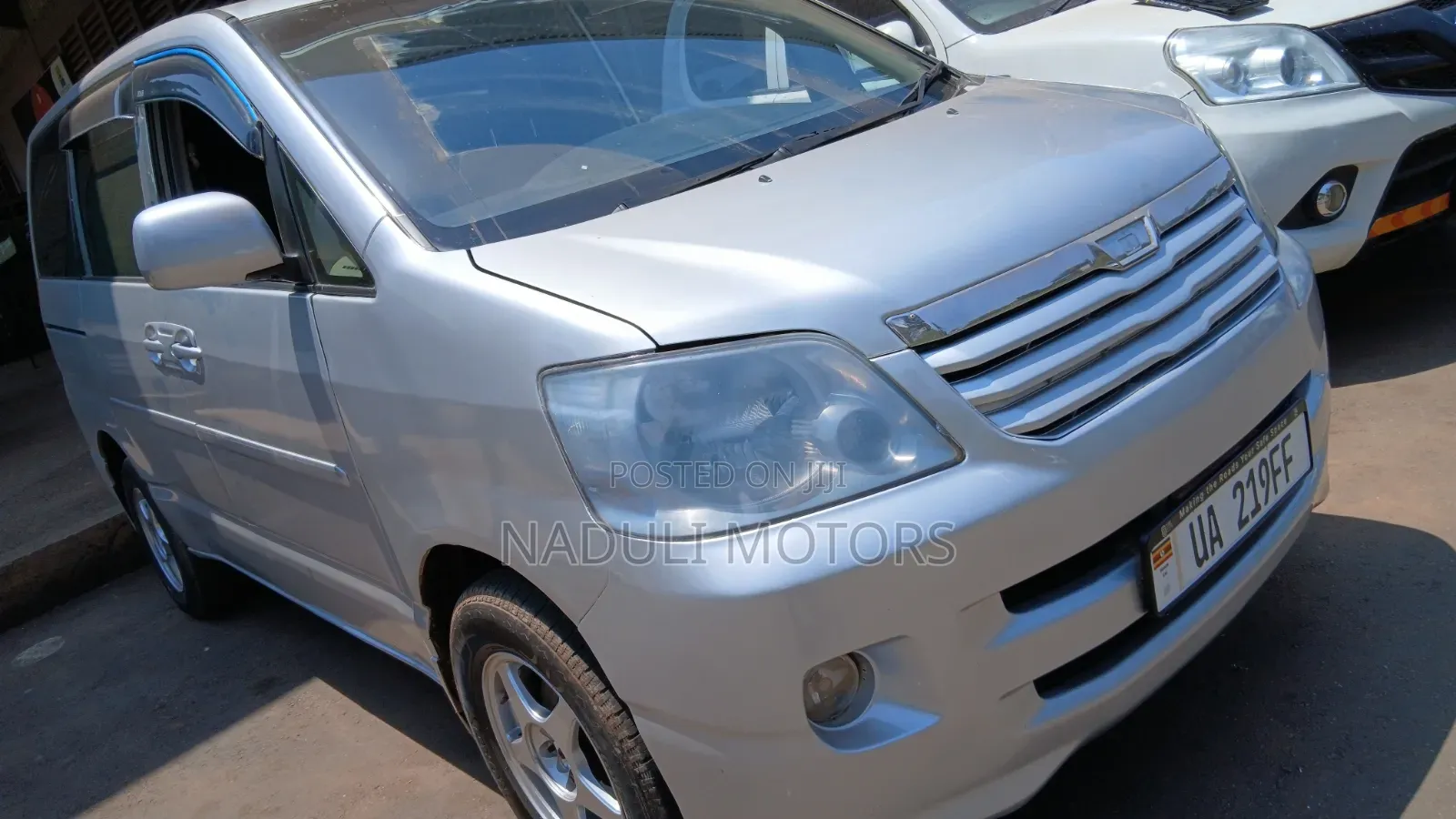 Toyota Noah 2004 Silver