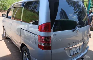 Toyota Noah 2004 Silver