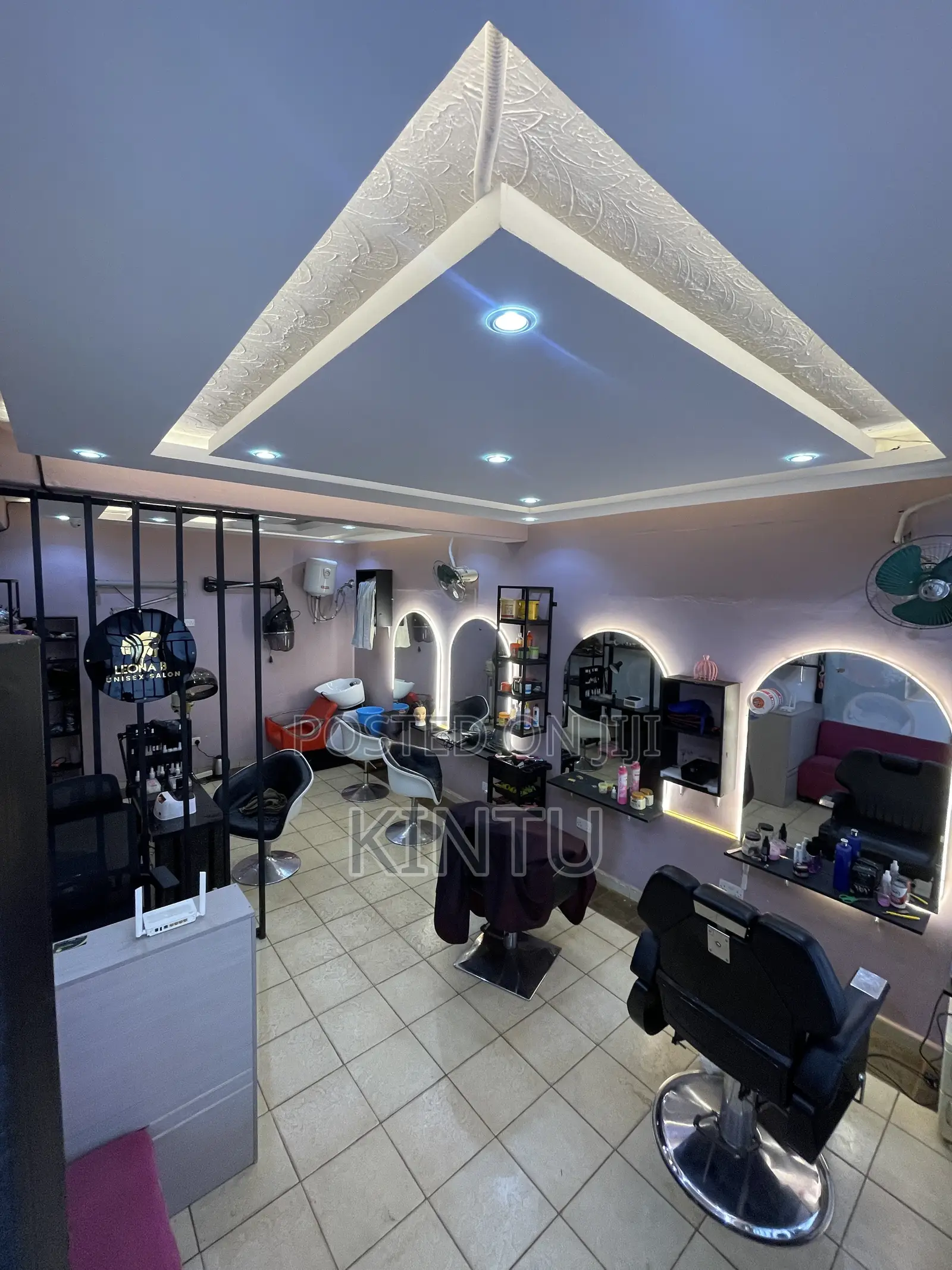 Salon in Ackright Bwebajja for Sale