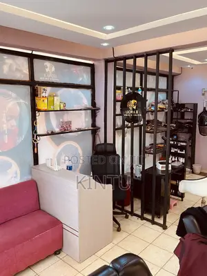 Salon in Ackright Bwebajja for Sale