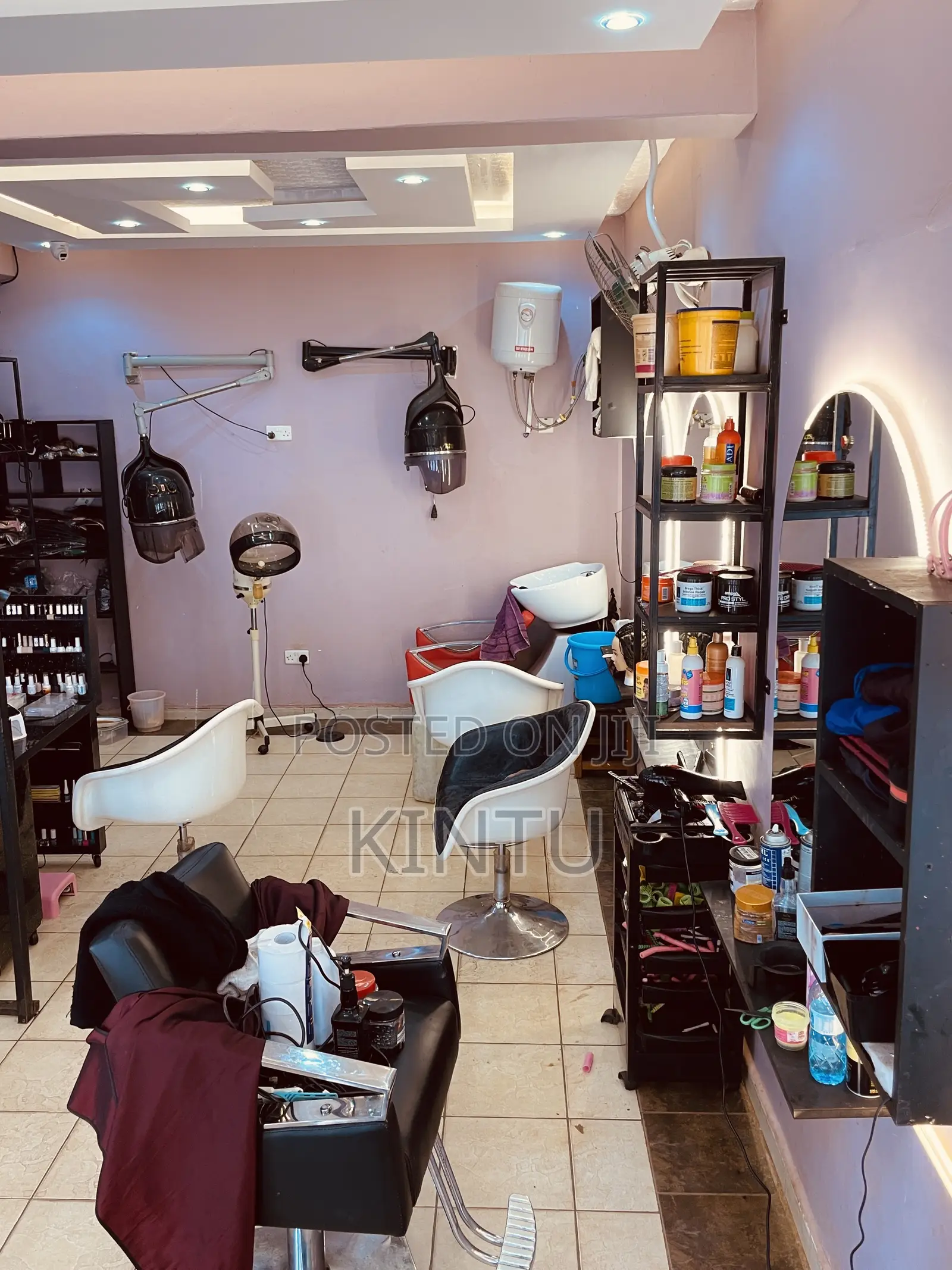 Salon in Ackright Bwebajja for Sale