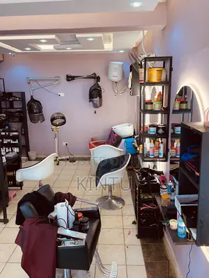 Salon in Ackright Bwebajja for Sale