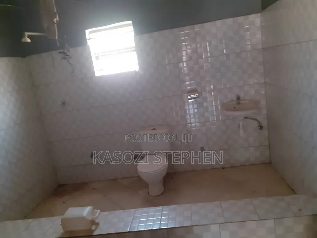 4bdrm House in Makindye for rent