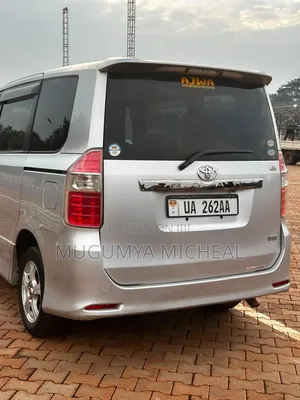 Toyota Noah 2010 Silver