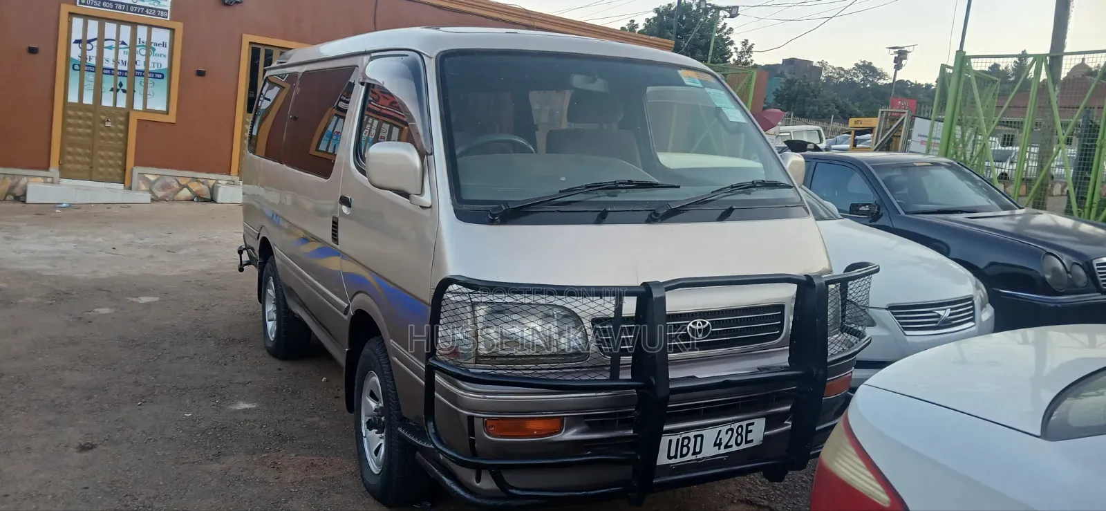 Toyota Grand HiAce 2000 Silver