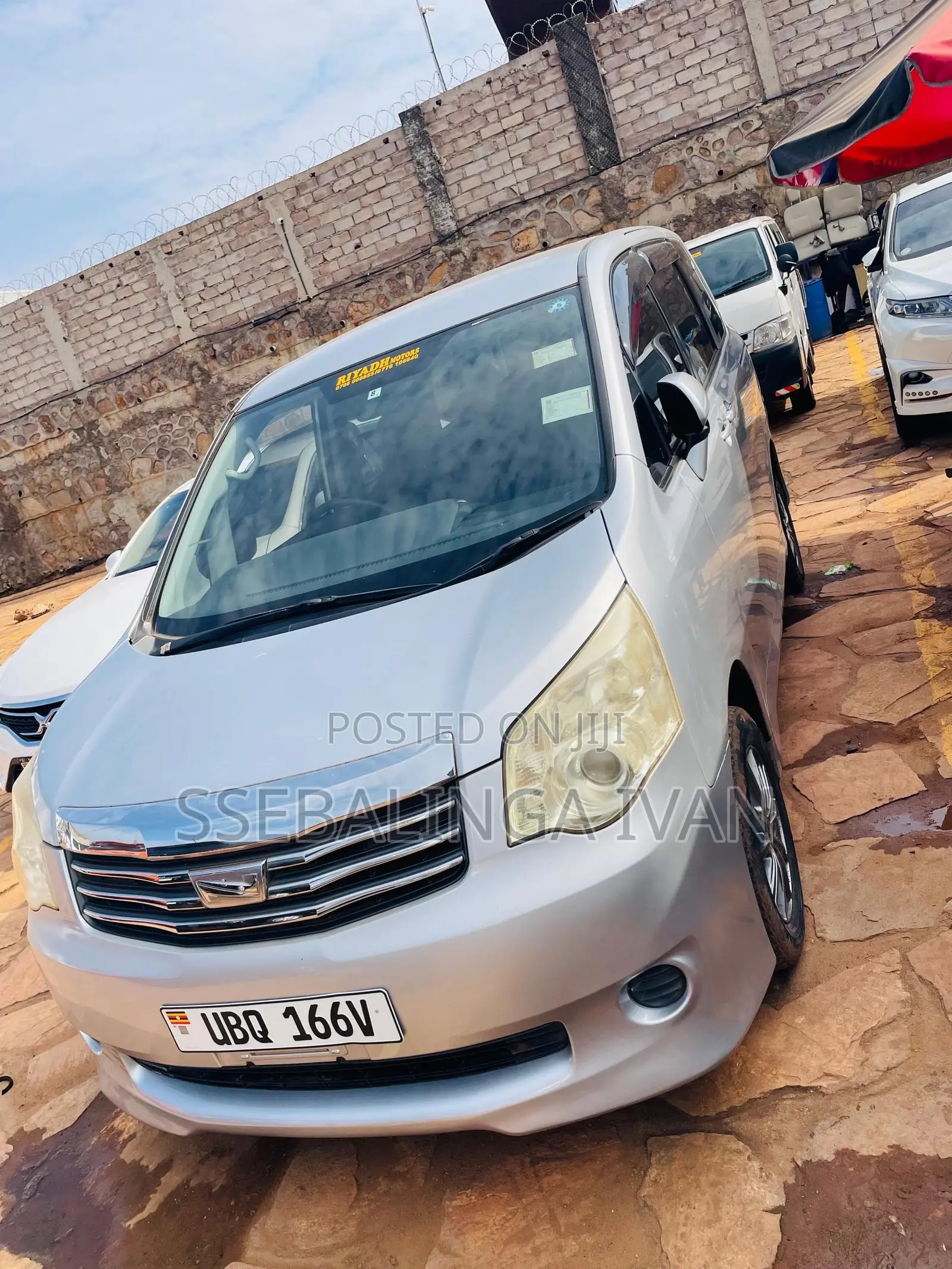 Toyota Noah 2.0 143hp AWD (7 Seater) 2012 Silver