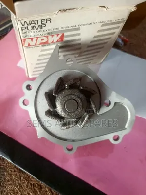 Water Pump Nissan March MA10.