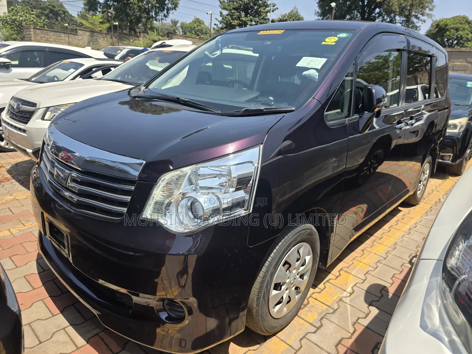 Toyota Noah 2013 Burgundy