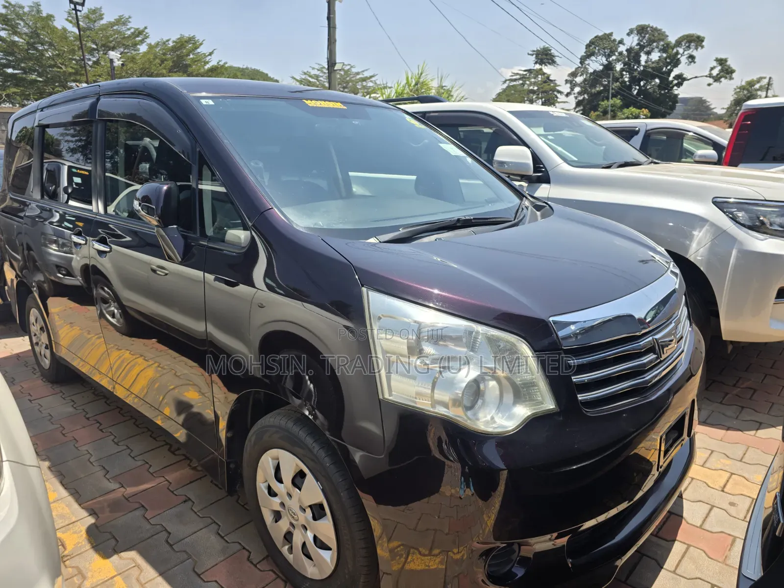 Toyota Noah 2013 Burgundy