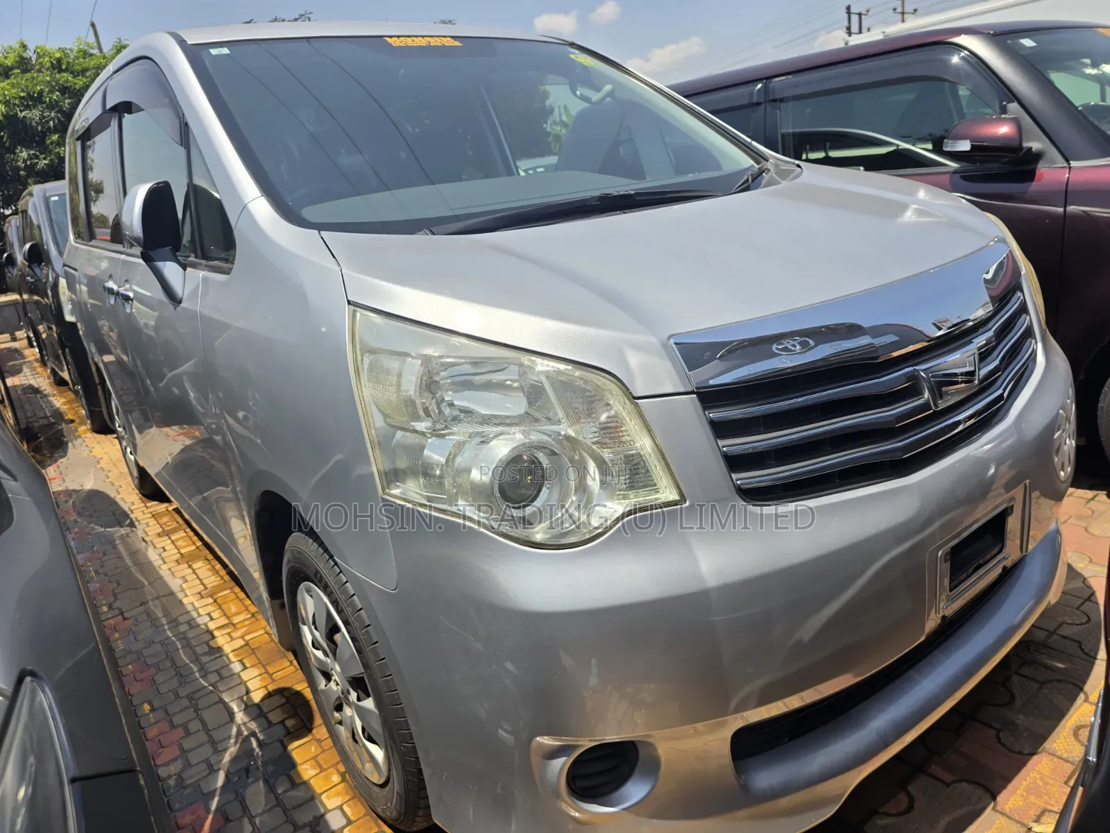 Toyota Noah 2013 Silver