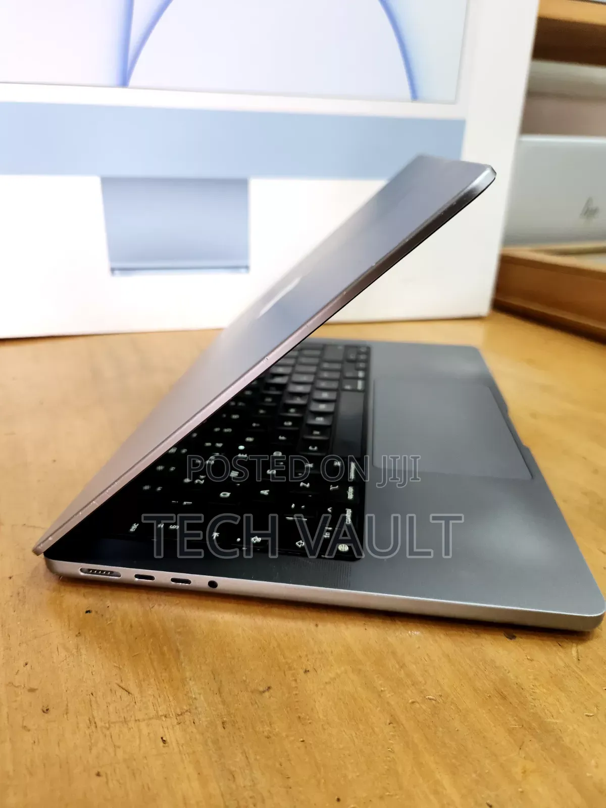 New Laptop Apple MacBook Pro 2021 M1 16GB Apple M1 Pro SSD 512GB