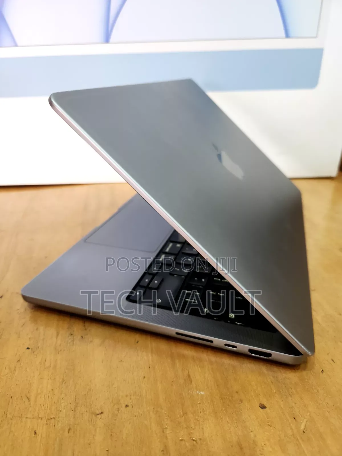 New Laptop Apple MacBook Pro 2021 M1 16GB Apple M1 Pro SSD 512GB