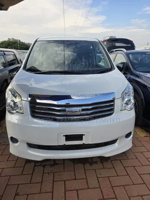 Toyota Noah 2013 White