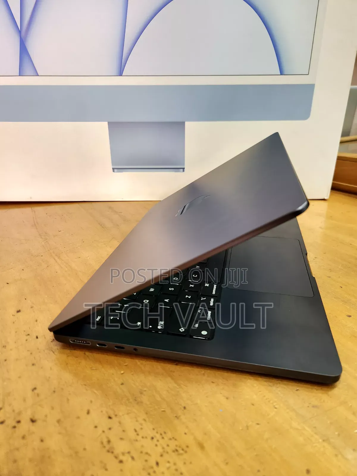 New Laptop Apple MacBook Pro 2023 M3 18GB Apple M3 Pro SSD 512GB