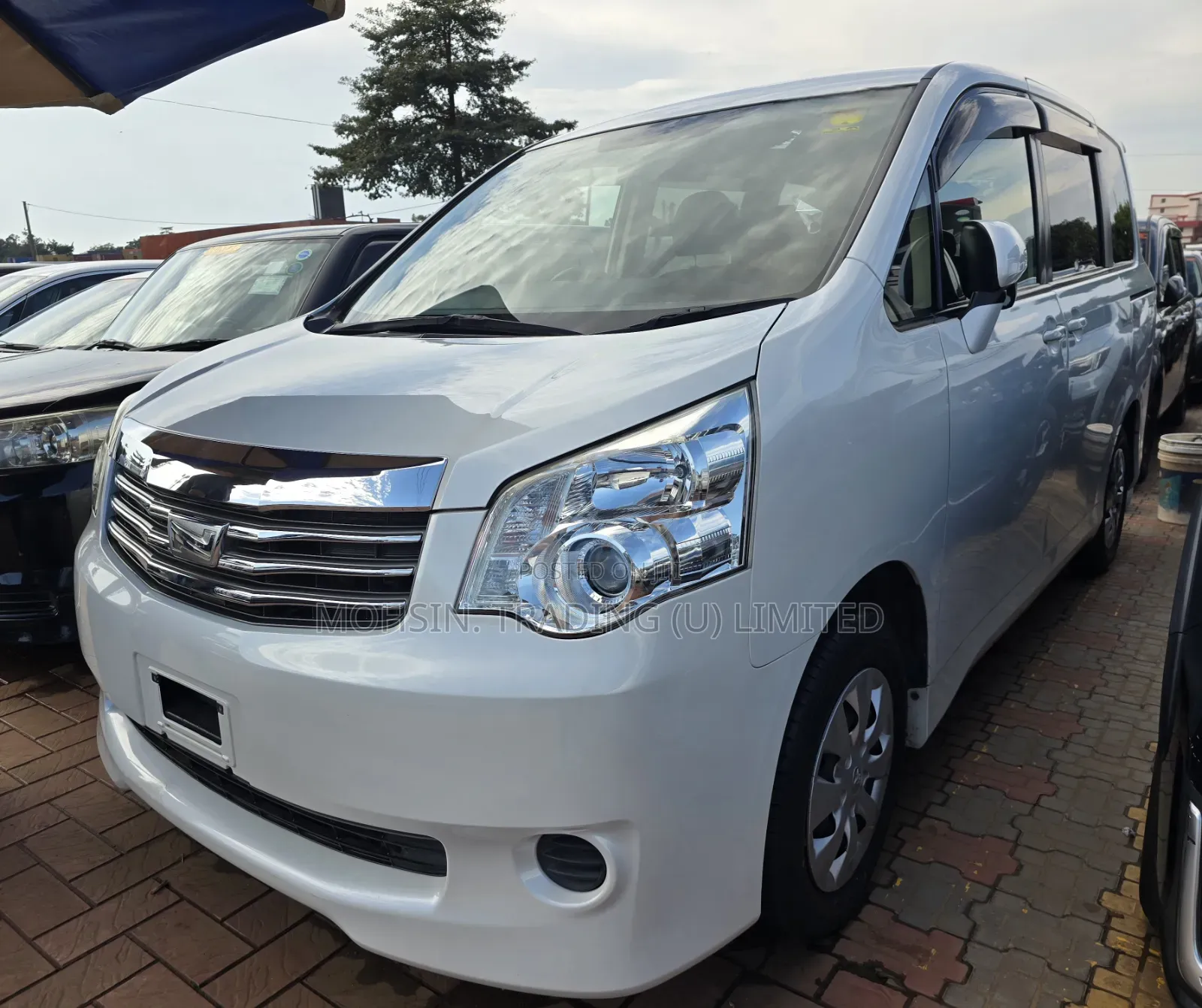 Toyota Noah 2013 White