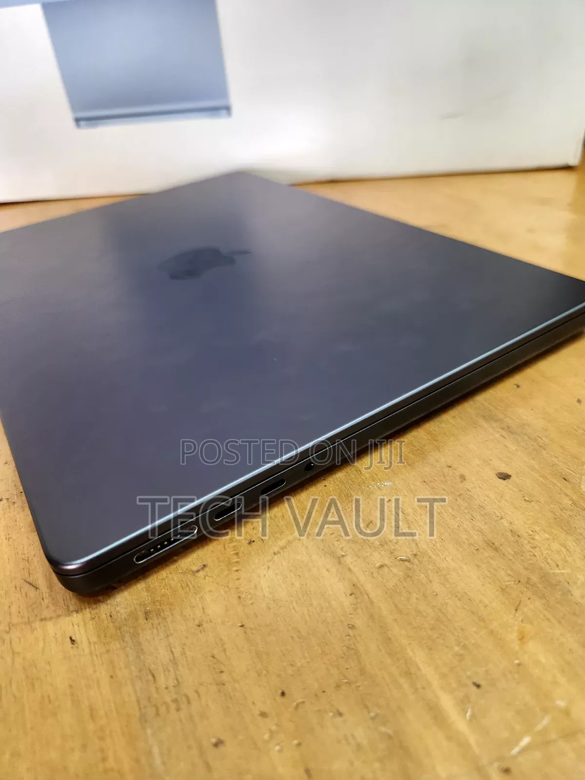 New Laptop Apple MacBook Pro 2023 M3 18GB Apple M3 Pro SSD 512GB