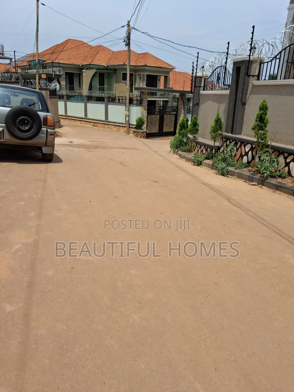 Furnished 7bdrm Duplex in Kira for sale