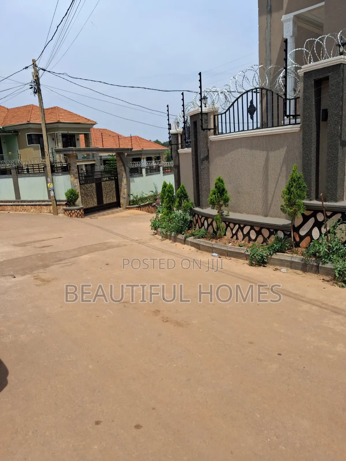 Furnished 7bdrm Duplex in Kira for sale