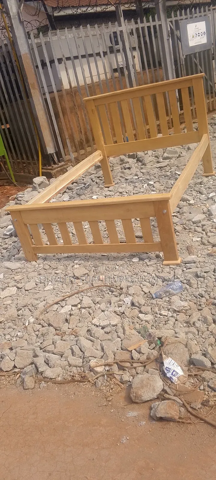 4 by 6 Queen Spindle Bed