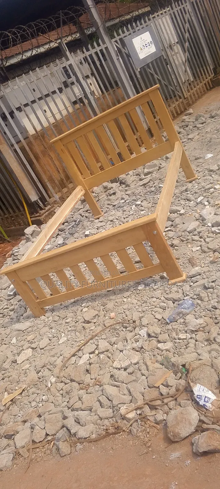 4 by 6 Queen Spindle Bed