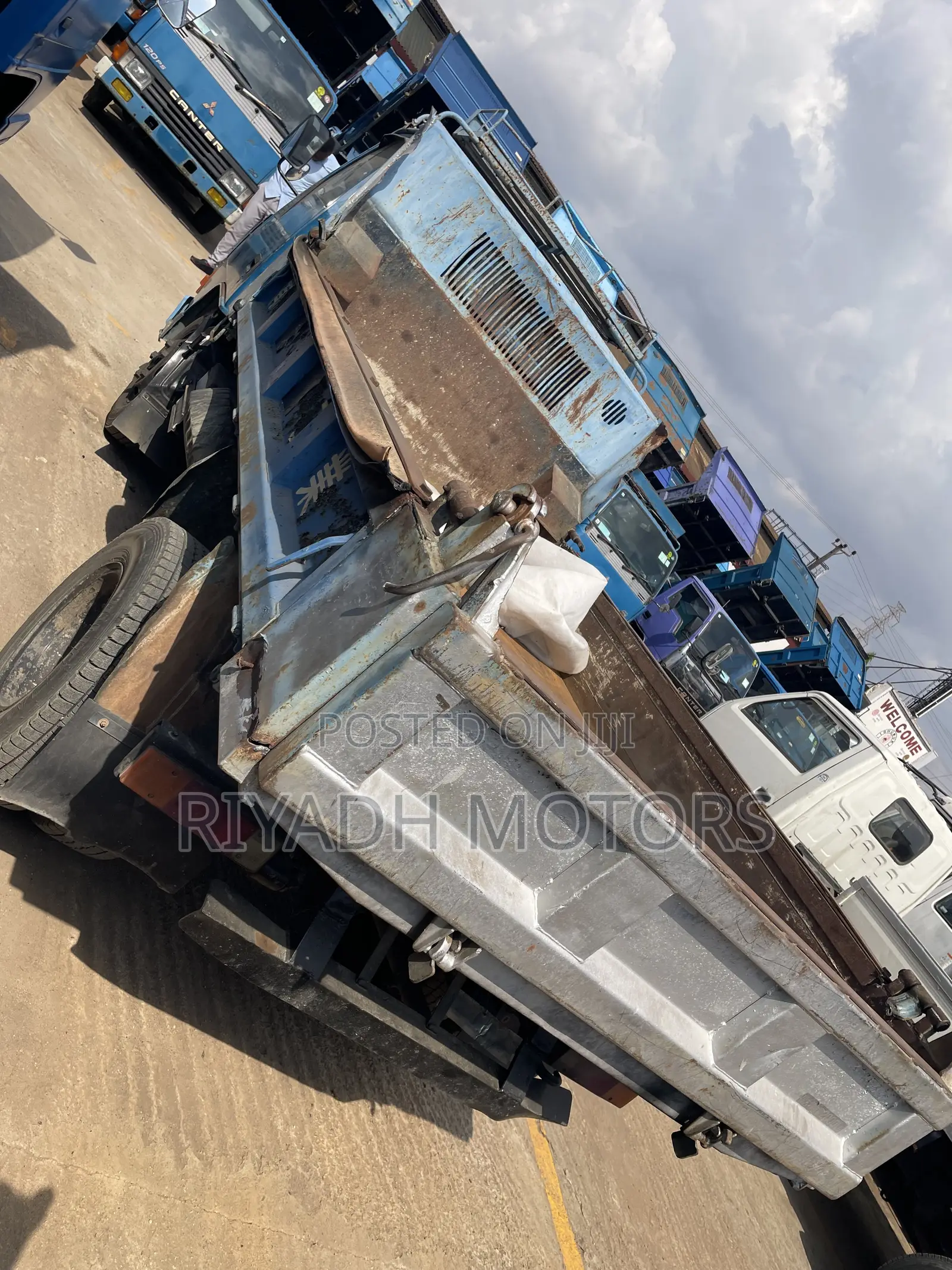 Canter Tipper 4d33 Engine