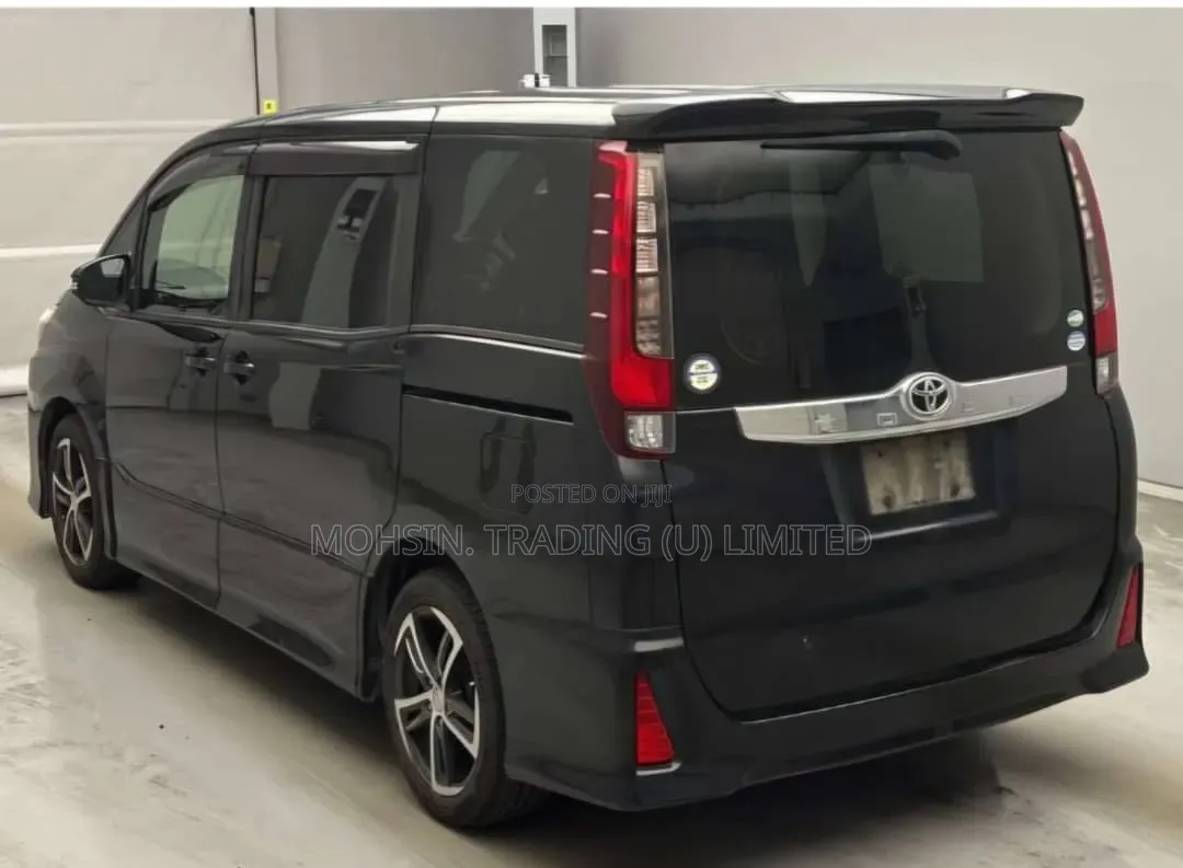 Toyota Noah 2014 Black