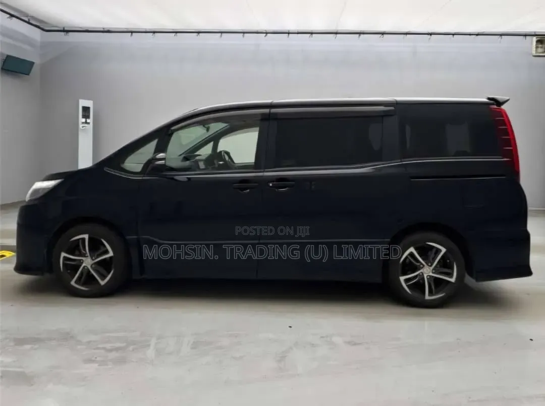 Toyota Noah 2014 Black