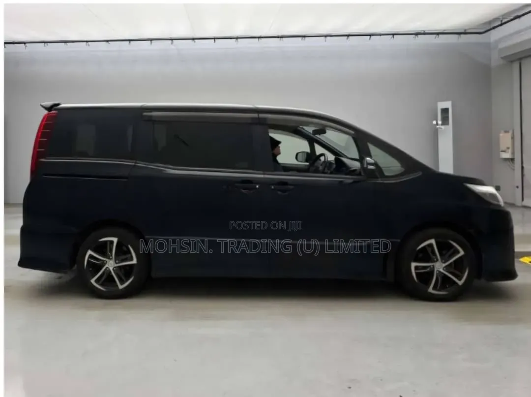 Toyota Noah 2014 Black