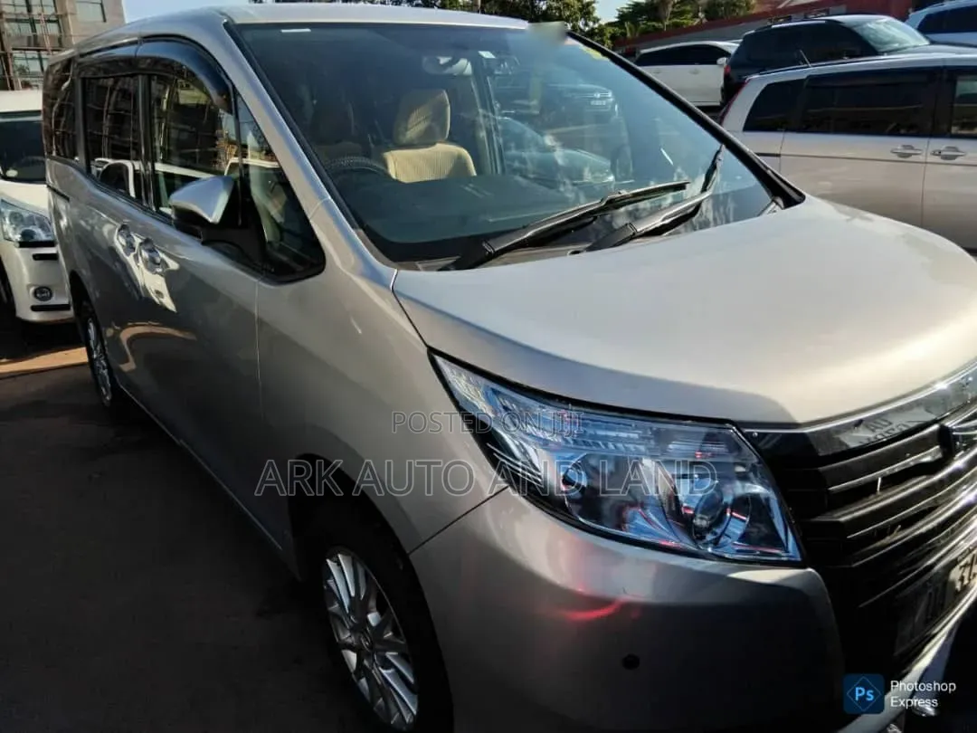 Toyota Noah 2016 Silver