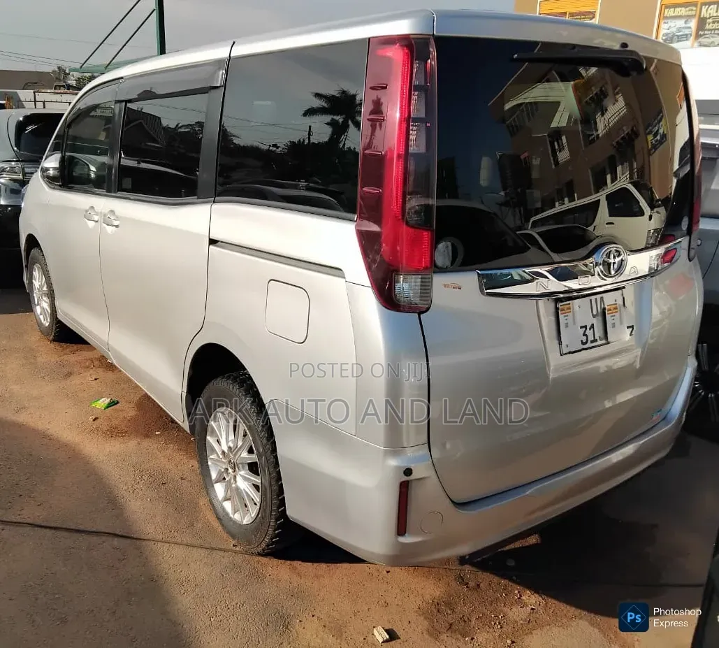 Toyota Noah 2016 Silver