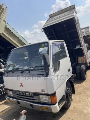 Mitsubishi Canter 4d33 1992 White
