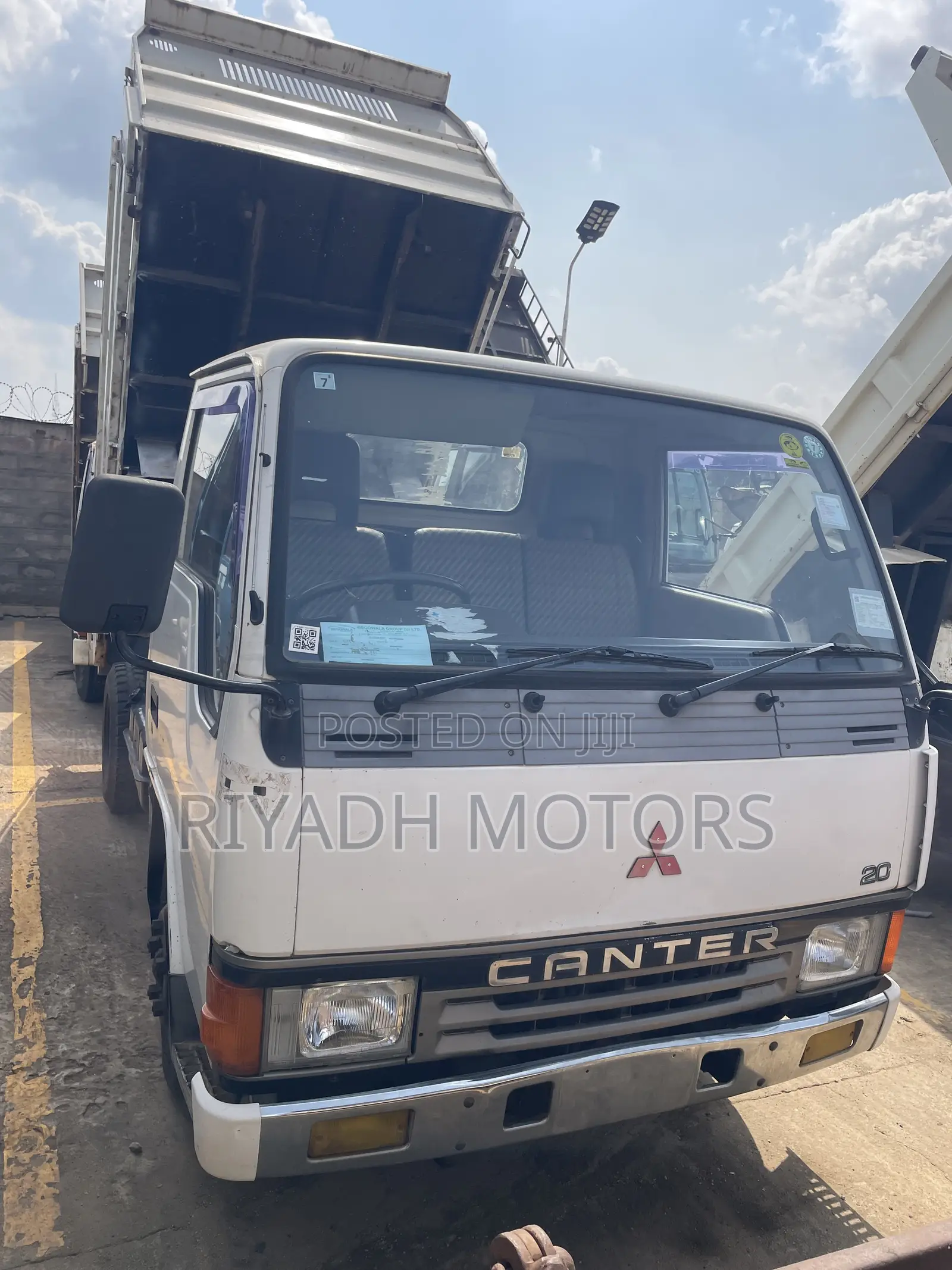 Mitsubishi Canter 4d33 1992 White