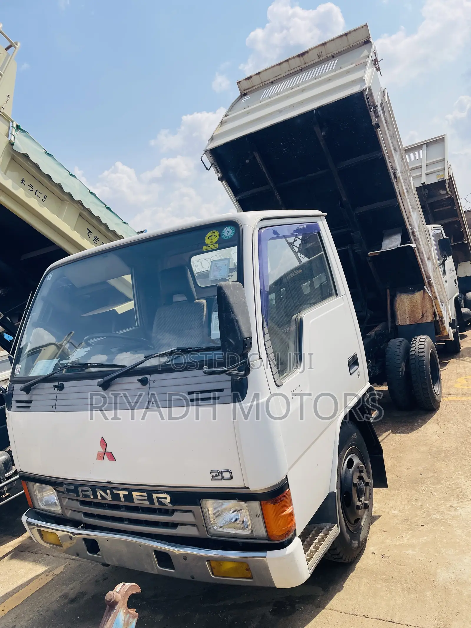 Mitsubishi Canter 4d33 1992 White