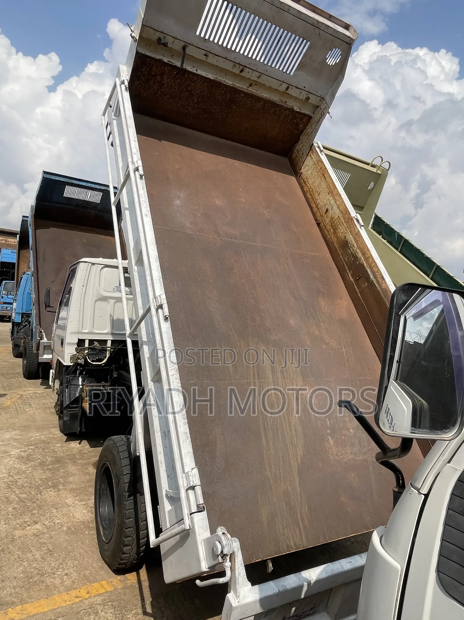 Mitsubishi Canter 4d33 1992 White