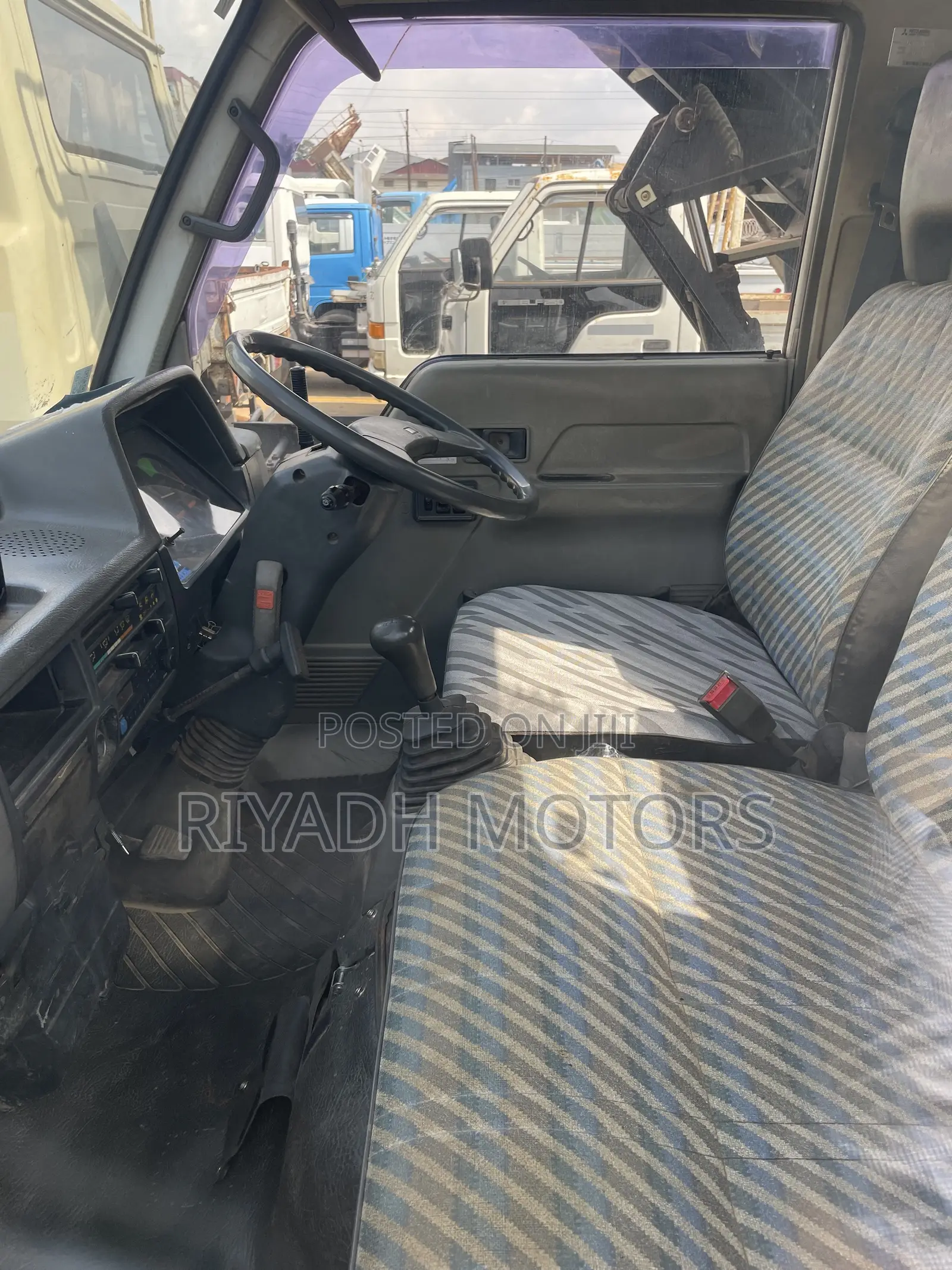 Mitsubishi Canter 4d33 1992 White