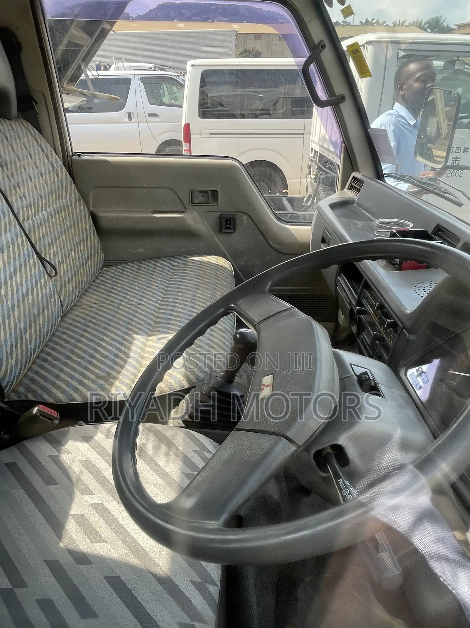 Mitsubishi Canter 4d33 1992 White